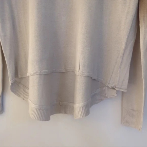 🌴2/$25🌴 UNIQ | Brown and Silver Ombre Long Sleeve Lightweight Sweater - Picture 2 of 4